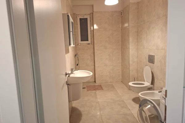Shtepi me qera Apartament ne Tirane, 2+1, Mobilimi E mobiluar, Pagesa 60,000  Euro.