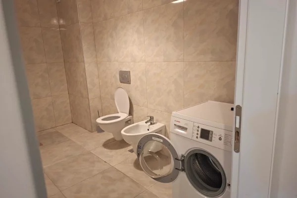 Shtepi me qera Apartament ne Tirane, 2+1, Mobilimi E mobiluar, Pagesa 60,000  Euro.