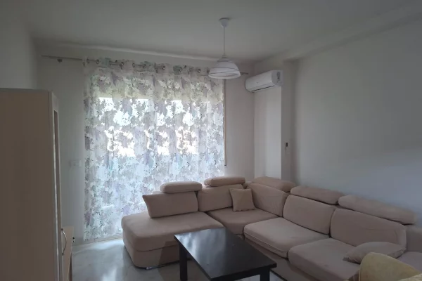 Shtepi me qera Apartament ne Tirane, 2+1, Mobilimi E mobiluar, Pagesa 60,000  Euro.