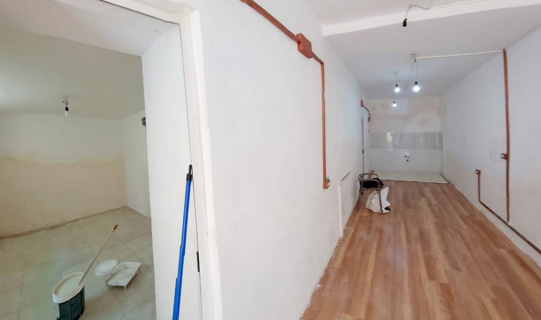 Jepet ambient per zyra prane rruges Myslym Shyri