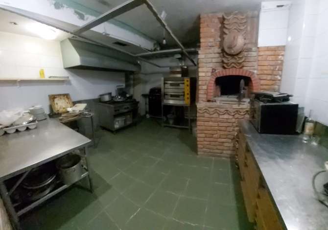 Ambient biznesi me qera 2+1 ne Tirane - 670 Euro