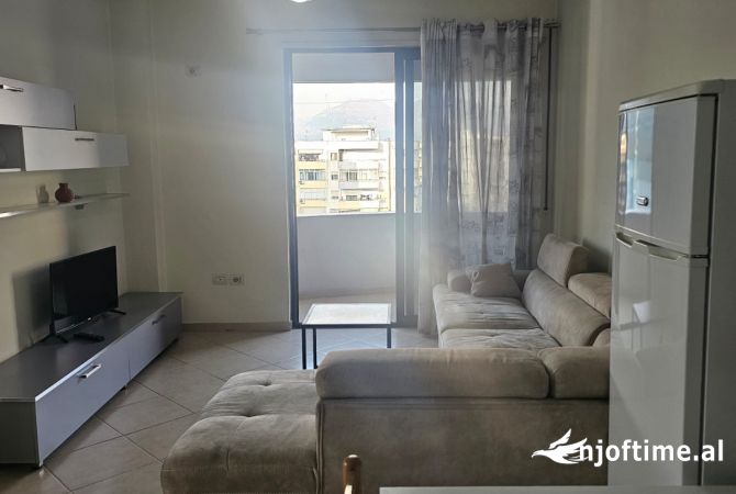 Jepet me qera 1+1 tek bulevardi migjeni