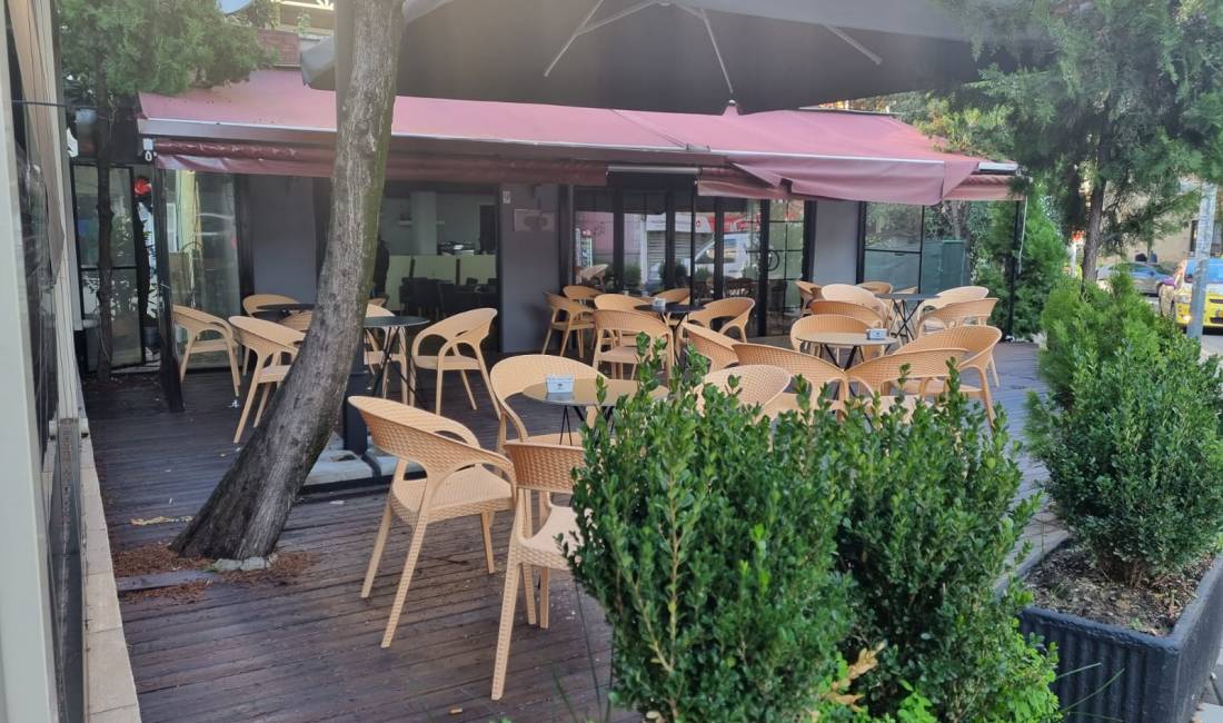 Ambjent Komercial me qera prane Gardes