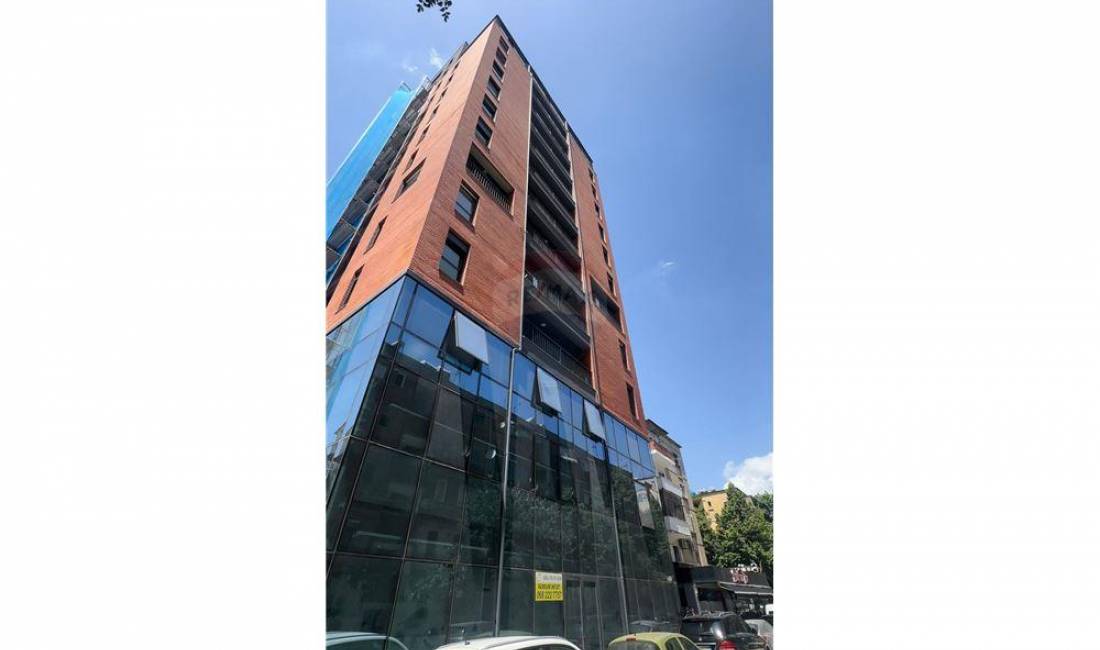 Zyre per Qira ne Myslym Shyr + 2 poste Parkimi