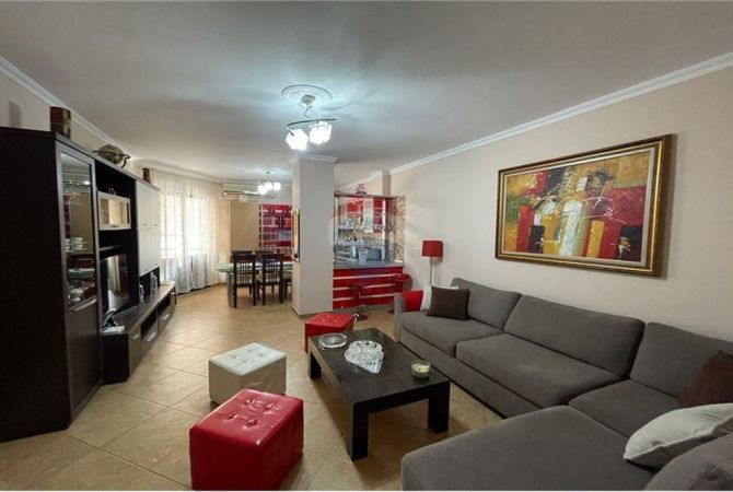 Per qira Apartament 2+1  Tek Rrotondo Astir