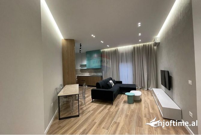 Ambiente Commerciale in Affitto 3+1 a Tirana - 800 Euro