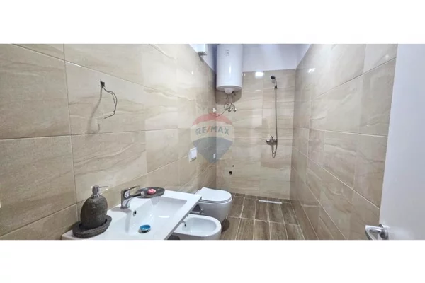 Shtepi me qera Apartament ne Tirane, 1+1, Mobilimi E mobiluar, Pagesa 550  Euro.