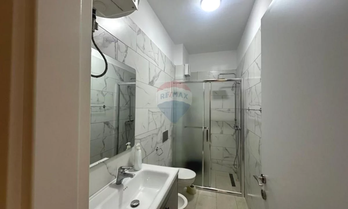 Shtepi me qera Apartament ne Tirane, 2+1, Mobilimi E mobiluar, Pagesa 1,000  Euro.