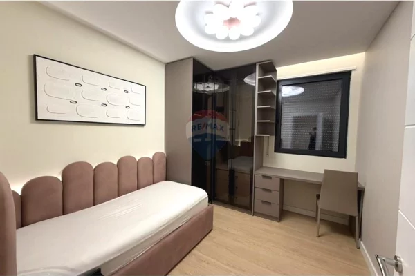 Shtepi me qera Apartament ne Tirane, 3+1, Mobilimi E mobiluar, Pagesa 1,800  Euro.