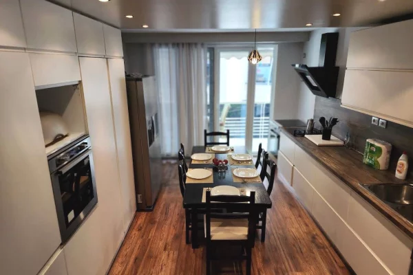 Shtepi me qera Apartament ne Tirane, 2+1, Mobilimi E mobiluar, Pagesa 1,000  Euro.