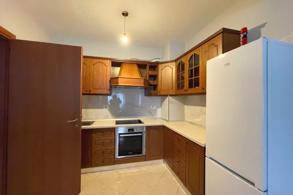 Shtepi me qera Apartament ne Tirane, 2+1, Mobilimi E mobiluar, Pagesa 650  Euro.