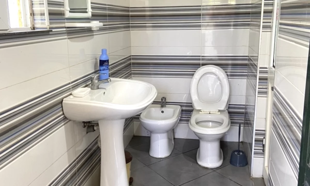 Shtepi me qera Shtepi Private ne Tirane, 1+1, Mobilimi E mobiluar, Pagesa 22,000  Leke.