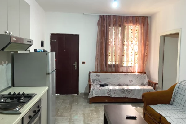 Shtepi me qera Shtepi Private ne Tirane, 1+1, Mobilimi E mobiluar, Pagesa 22,000  Leke.