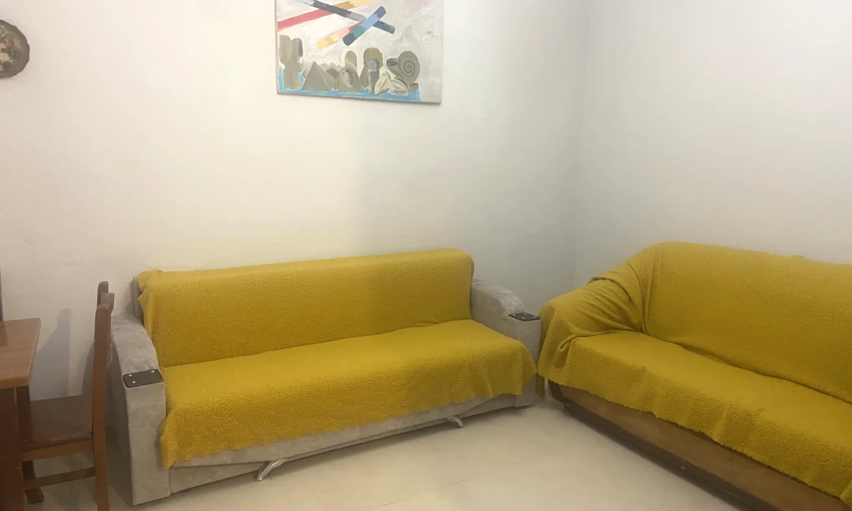 Shtepi me qera Shtepi Private ne Tirane, 1+1, Mobilimi E mobiluar, Pagesa 25,000  Leke.