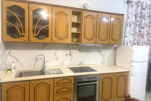 Shtepi me qera Shtepi Private ne Tirane, 1+1, Mobilimi E mobiluar, Pagesa 25,000  Leke.