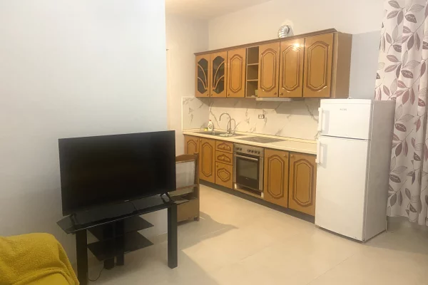 Shtepi me qera Shtepi Private ne Tirane, 1+1, Mobilimi E mobiluar, Pagesa 25,000  Leke.