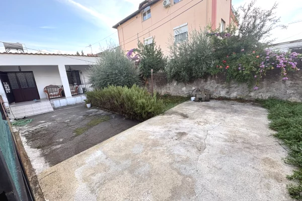 House for Rent 1+1 in Tirana - 35,000 Leke