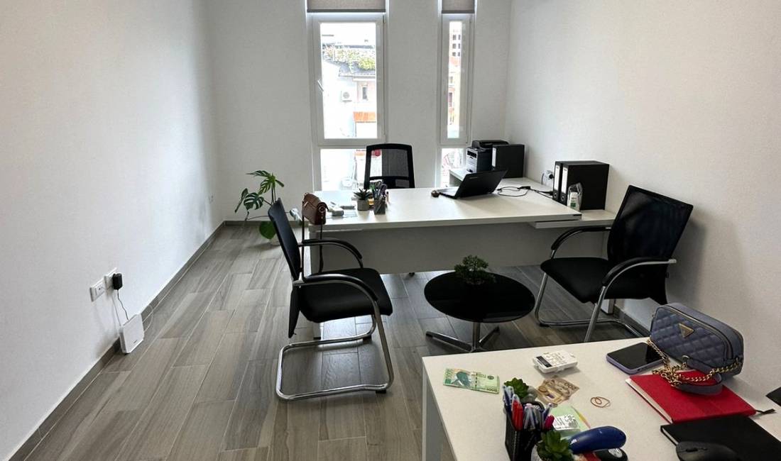 Apartament per Zyra me Qera te Komuna e Parisit te KIKA 2