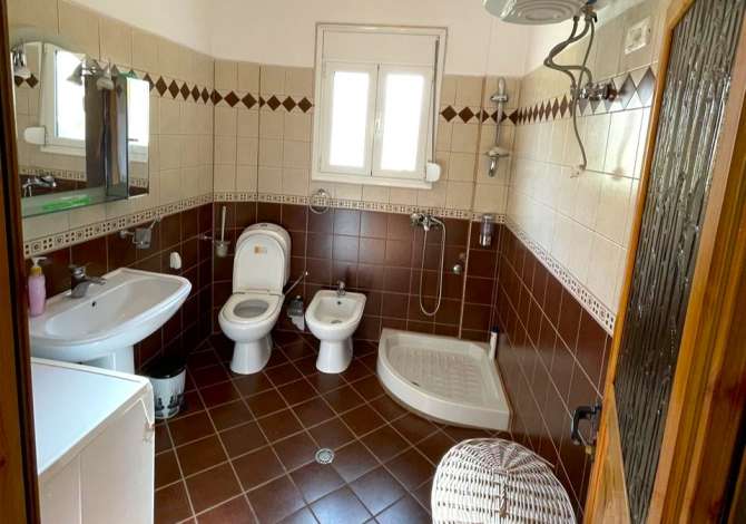 Shtepi me qera Apartament ne Tirane, 2+1, Mobilimi E mobiluar, Pagesa 400  Euro.