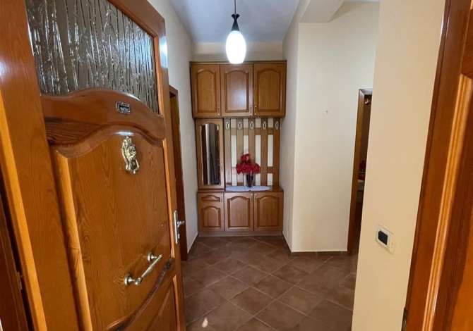 Shtepi me qera Apartament ne Tirane, 2+1, Mobilimi E mobiluar, Pagesa 400  Euro.