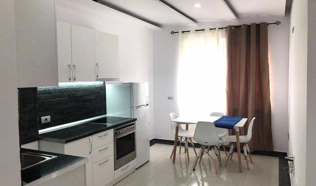 Shtepi me qera Apartament ne Tirane, 2+1, Mobilimi E mobiluar, Pagesa 50,000  Leke.