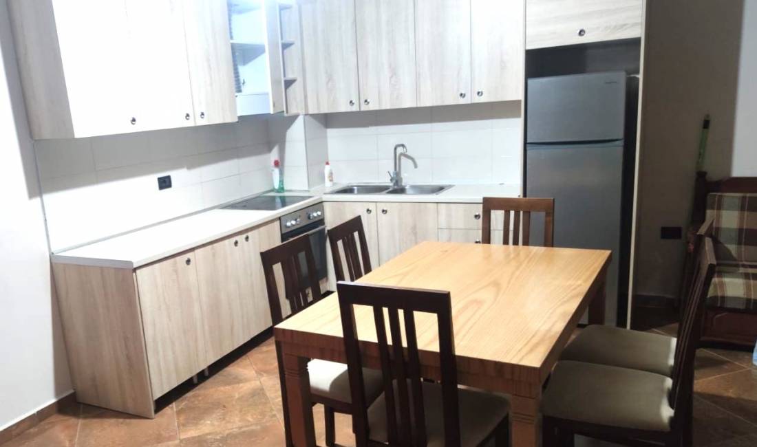 Shtepi me qera Apartament ne Tirane, 2+1, Mobilimi E mobiluar, Pagesa 35,000  Leke.