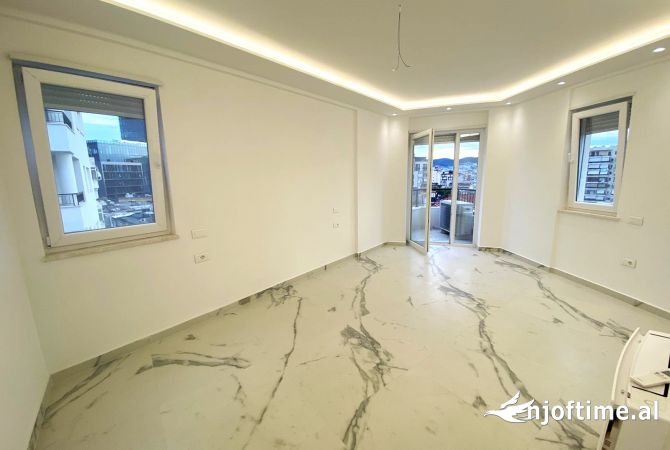 Ambiente Commerciale in Affitto 3+1 a Tirana - 1,000 Euro