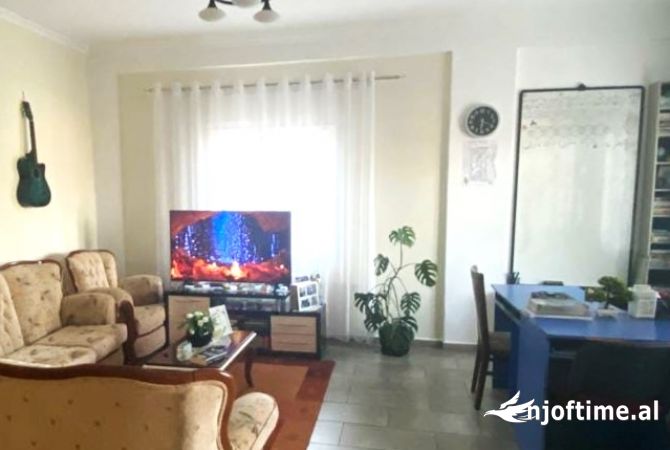 Shtepi me qera Apartament ne Tirane, 4+1, Mobilimi E mobiluar, Pagesa 500  Euro.