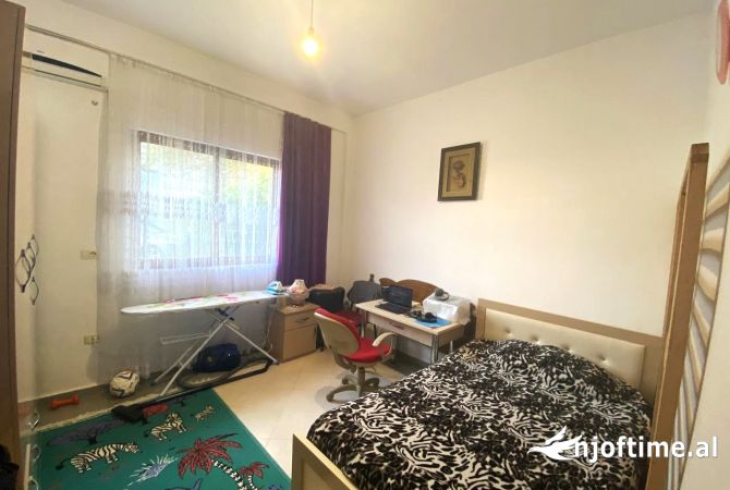 Shtepi me qera Apartament ne Tirane, 4+1, Mobilimi E mobiluar, Pagesa 500  Euro.