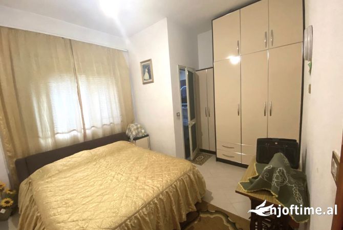 Shtepi me qera Apartament ne Tirane, 4+1, Mobilimi E mobiluar, Pagesa 500  Euro.