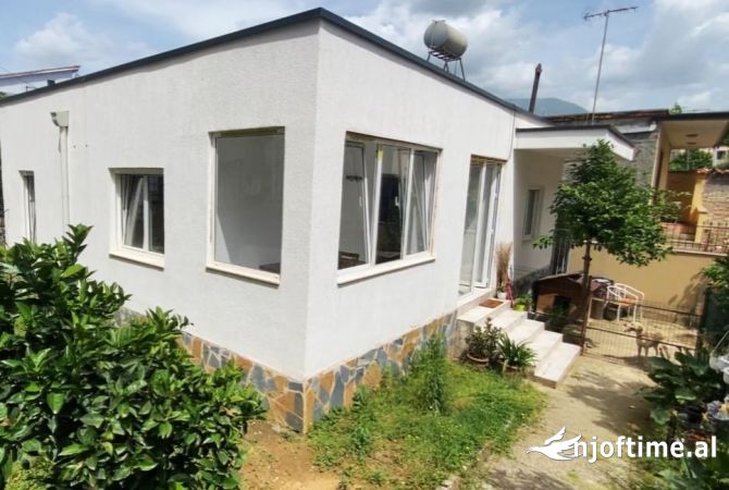 🏡 Shtepi Private + Oborr me Qera prane UET ose Venue Club