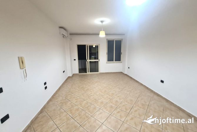 Appartamento in affitto a Tirana 1+1, Vuoto