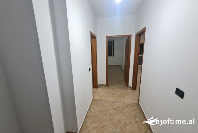Appartamento in affitto a Tirana 1+1, Vuoto