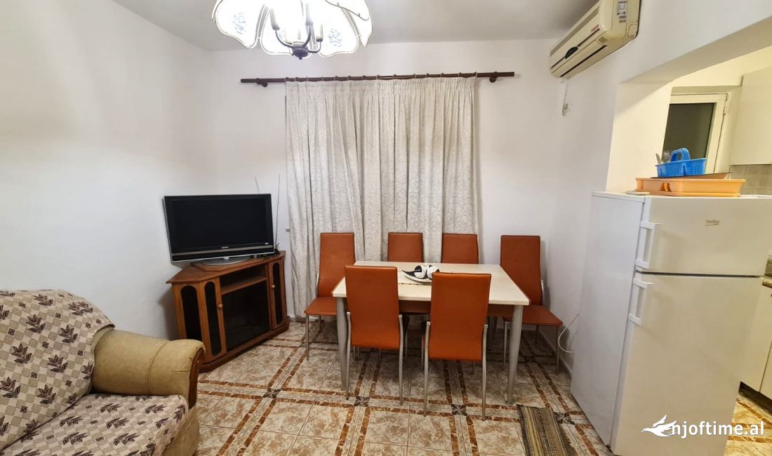 Shtepi me qera Apartament ne Tirane, 3+1, Mobilimi E mobiluar, Pagesa 60,000  Leke.