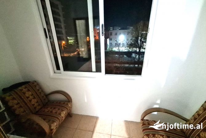 Shtepi me qera Apartament ne Tirane, 3+1, Mobilimi E mobiluar, Pagesa 60,000  Leke.