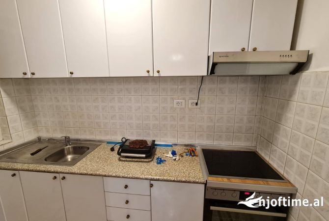 Shtepi me qera Apartament ne Tirane, 3+1, Mobilimi E mobiluar, Pagesa 60,000  Leke.