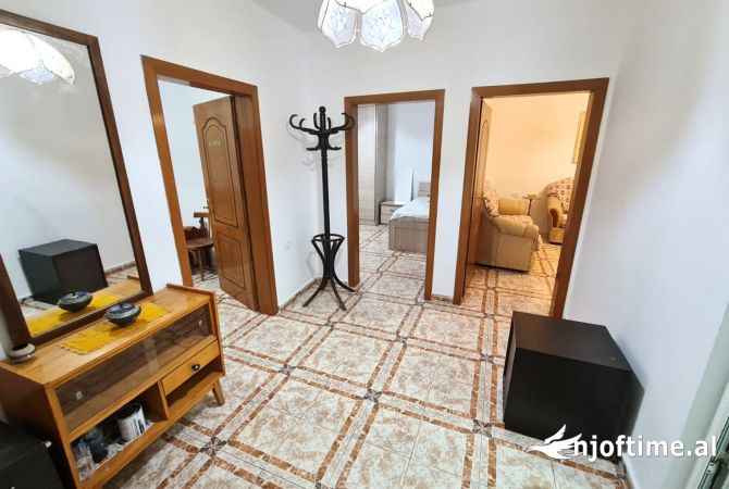 Shtepi me qera Apartament ne Tirane, 3+1, Mobilimi E mobiluar, Pagesa 60,000  Leke.