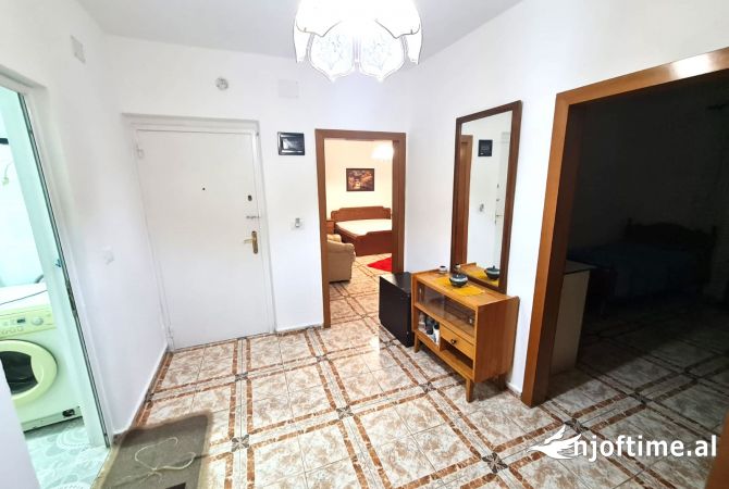 Shtepi me qera Apartament ne Tirane, 3+1, Mobilimi E mobiluar, Pagesa 60,000  Leke.