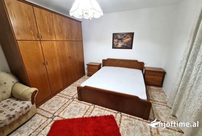 Shtepi me qera Apartament ne Tirane, 3+1, Mobilimi E mobiluar, Pagesa 60,000  Leke.