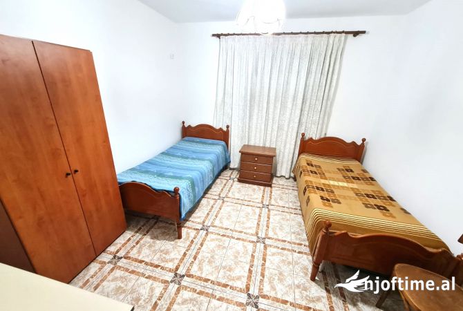 Shtepi me qera Apartament ne Tirane, 3+1, Mobilimi E mobiluar, Pagesa 60,000  Leke.