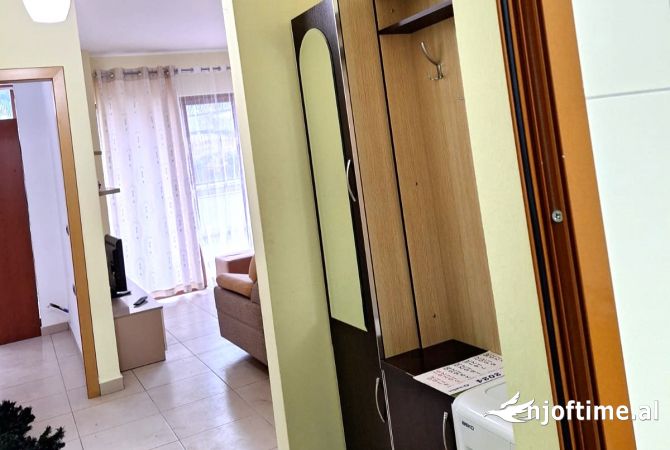 Shtepi me qera Apartament ne Tirane, 3+1, Mobilimi E mobiluar, Pagesa 42,000  Leke.