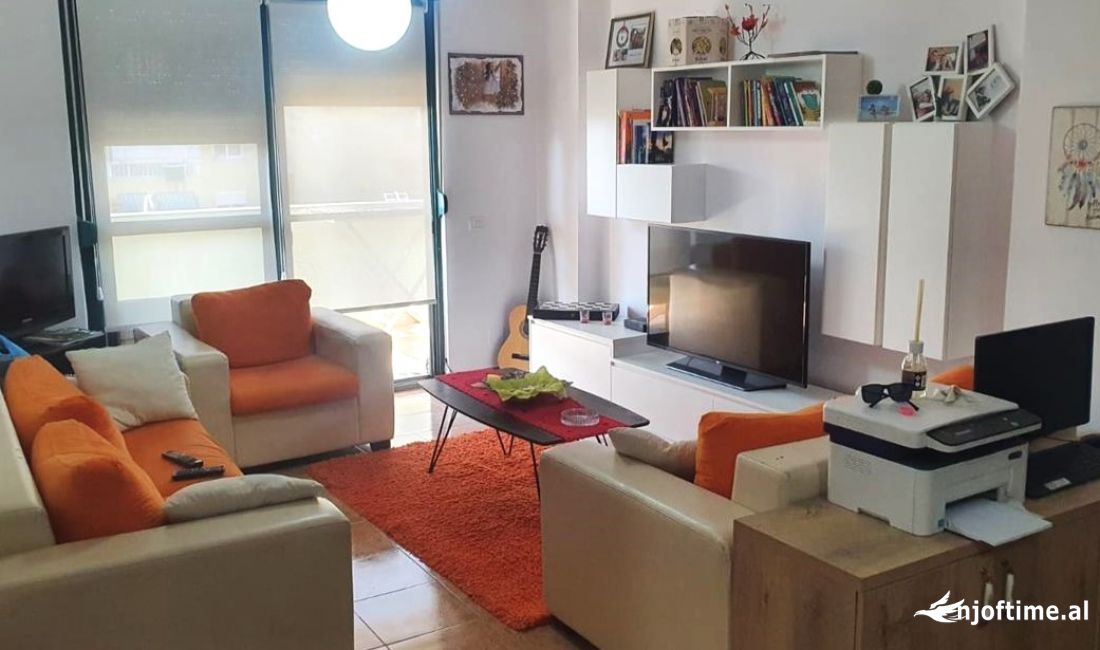 Shtepi me qera Apartament ne Tirane, 2+1, Mobilimi Pjeserisht e mobiluar, Pagesa 56,000  Leke.