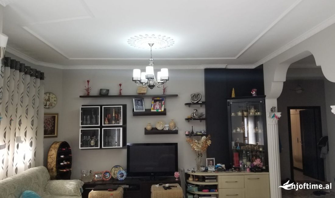 Shtepi ne shitje Shtepi Private ne Tirane, 7+1, Mobilimi E mobiluar, Pagesa 730,000  Euro.