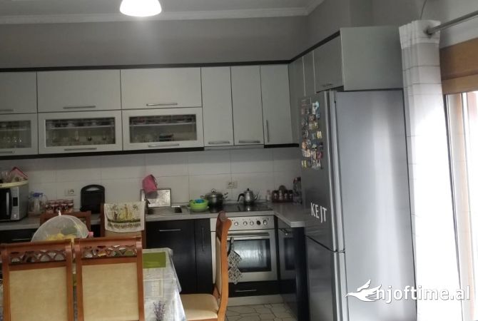 Shtepi ne shitje Shtepi Private ne Tirane, 7+1, Mobilimi E mobiluar, Pagesa 730,000  Euro.