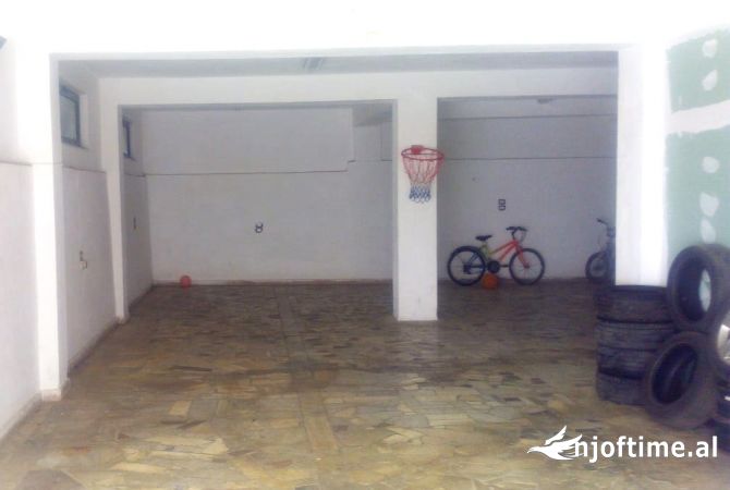 Shtepi ne shitje Shtepi Private ne Tirane, 7+1, Mobilimi E mobiluar, Pagesa 730,000  Euro.