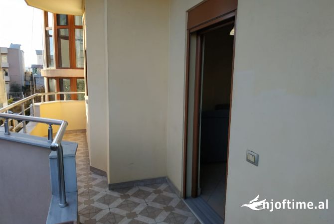 Shtepi ne shitje Shtepi Private ne Tirane, 7+1, Mobilimi E mobiluar, Pagesa 730,000  Euro.