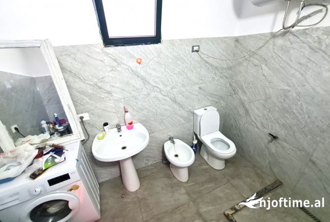 Shtepi me qera Shtepi Private ne Tirane, 2+1, Mobilimi E mobiluar, Pagesa 40,000  Leke.