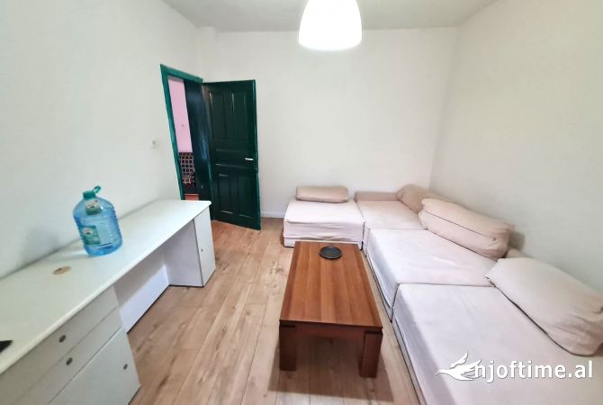 Shtepi me qera Shtepi Private ne Tirane, 2+1, Mobilimi E mobiluar, Pagesa 40,000  Leke.