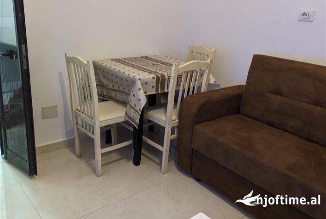 Shtepi me qera Apartament ne Tirane, 2+1, Mobilimi E mobiluar, Pagesa 45,000  Leke.