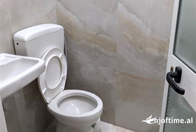 Shtepi me qera Apartament ne Tirane, 2+1, Mobilimi E mobiluar, Pagesa 45,000  Leke.